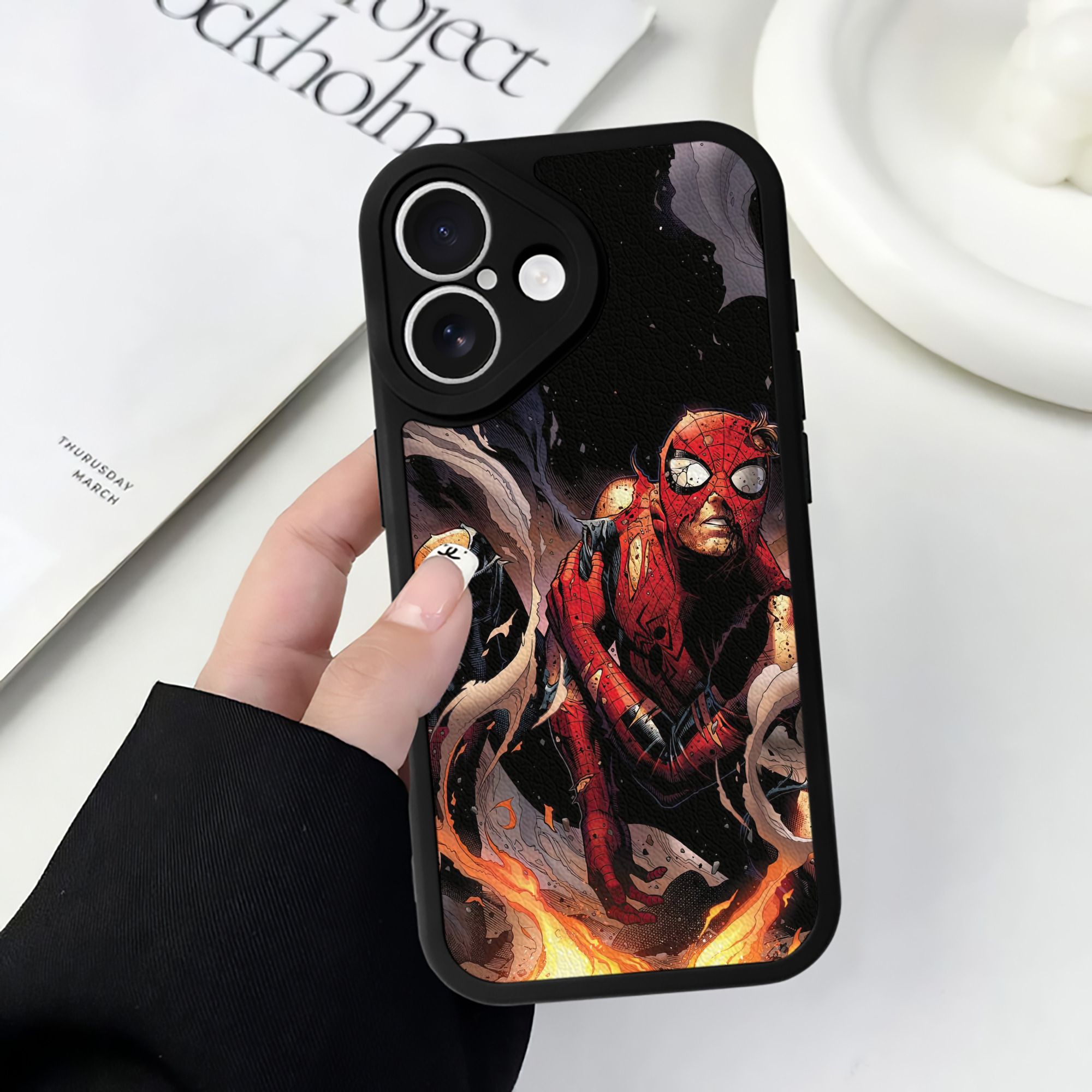 （画像用） Spider Man スパイダーマン 【iPhone 16シリーズ対応】シリコンスマホケース（レザー調） 材質：シリコン